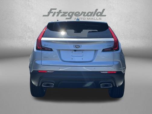 Radiant Silver Metallic 2022 Cadillac XT4 Luxury