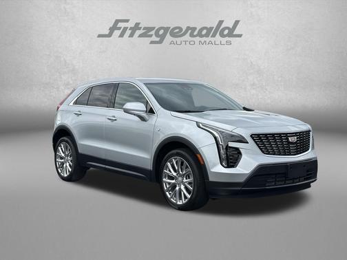 Radiant Silver Metallic 2022 Cadillac XT4 Luxury