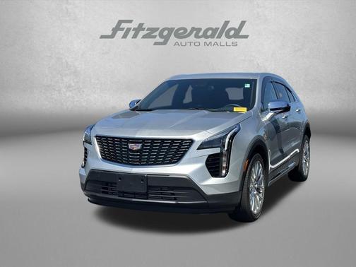 Radiant Silver Metallic 2022 Cadillac XT4 Luxury