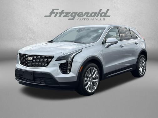 Radiant Silver Metallic 2022 Cadillac XT4 Luxury
