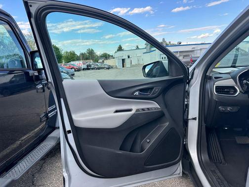 Silver Ice Metallic 2019 Chevrolet Equinox 1LT