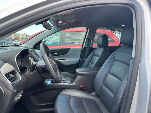 Silver Ice Metallic 2019 Chevrolet Equinox 1LT