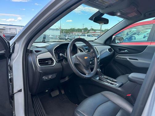 Silver Ice Metallic 2019 Chevrolet Equinox 1LT