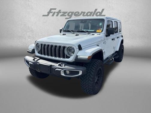 Bright White Clearcoat 2024 Jeep Wrangler 4-Door Sahara 4x4