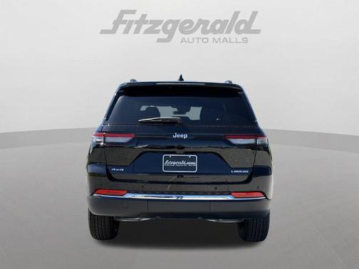 High Gloss Black 2027 Jeep Grand Cherokee Laredo