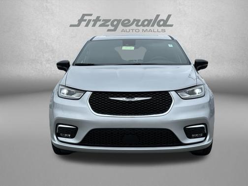 Silver Mist Clearcoat 2026 Chrysler Pacifica Limited