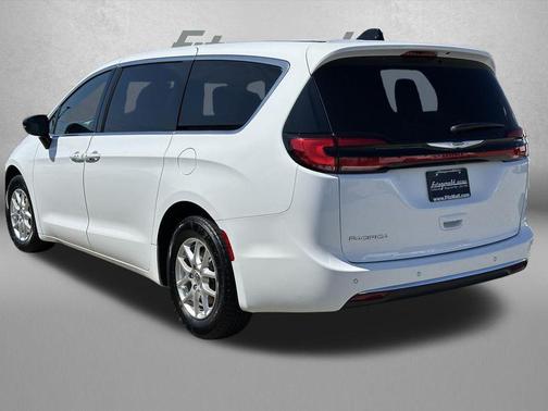 Bright White Clearcoat 2025 Chrysler Pacifica L
