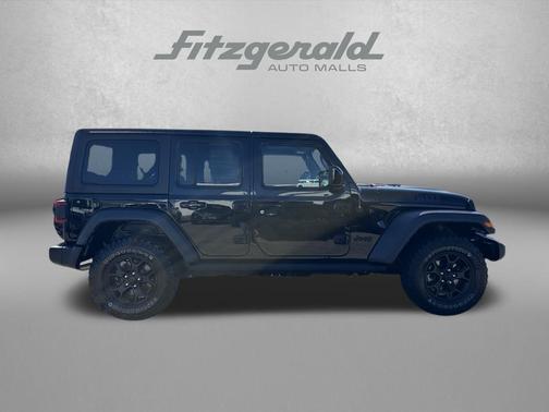 Black Clearcoat 2022 Jeep Wrangler Willys