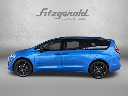 Hydro Blue Pearlcoat 2027 Chrysler Pacifica L