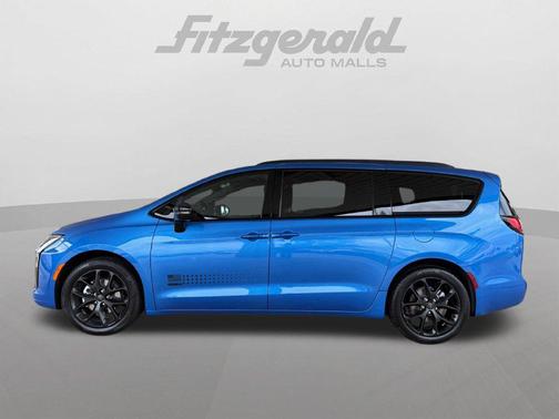 Hydro Blue Pearlcoat 2027 Chrysler Pacifica L