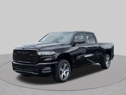 Diamond Black Crystal Pearlcoat 2026 RAM 1500 Express