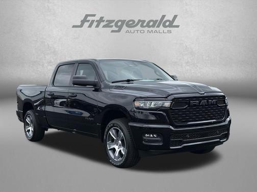 Diamond Black Crystal Pearlcoat 2026 RAM 1500 Express