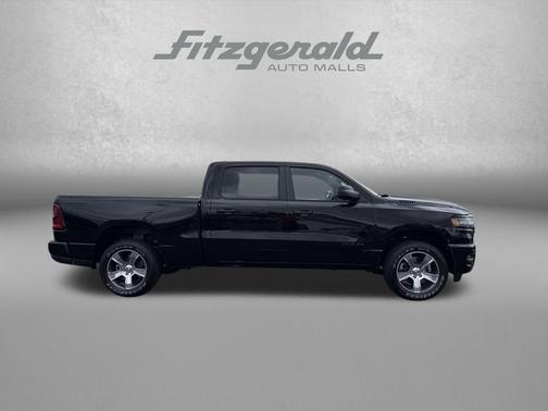 Diamond Black Crystal Pearlcoat 2026 RAM 1500 Express