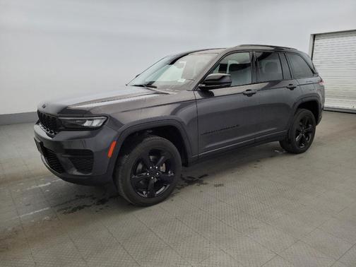 Baltic Gray Metallic Clearcoat 2023 Jeep Grand Cherokee Altitude