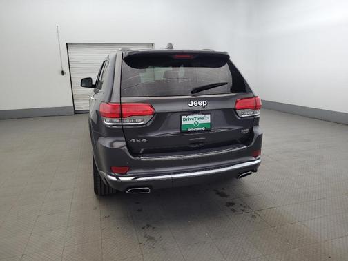 Granite Crystal Metallic Clearcoat 2017 Jeep Grand Cherokee Summit