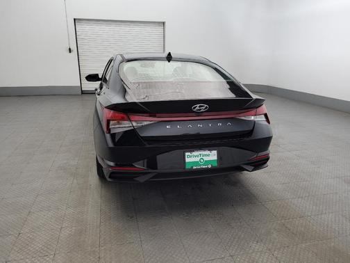 2023 Hyundai ELANTRA SE