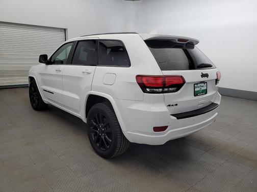 Bright White Clearcoat 2017 Jeep Grand Cherokee Altitude
