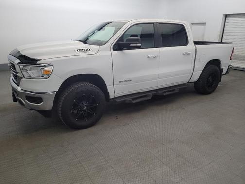 Bright White Clearcoat 2019 RAM 1500 Big Horn