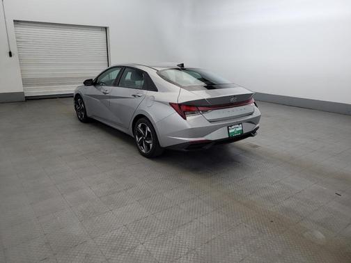Shimmering Silver Pearl 2023 Hyundai ELANTRA SEL