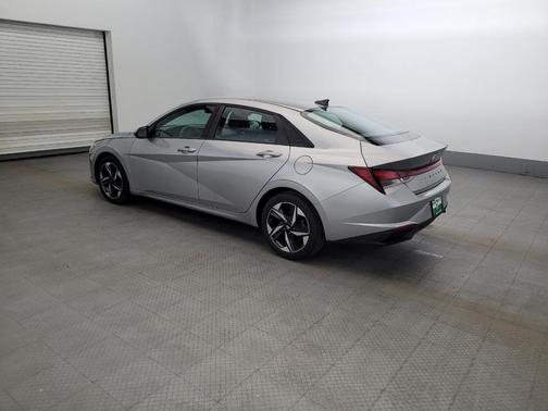 Shimmering Silver Pearl 2023 Hyundai ELANTRA SEL