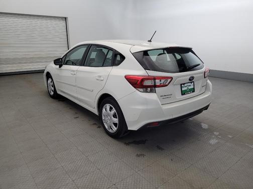 Crystal White Pearl 2019 Subaru Impreza 2.0i