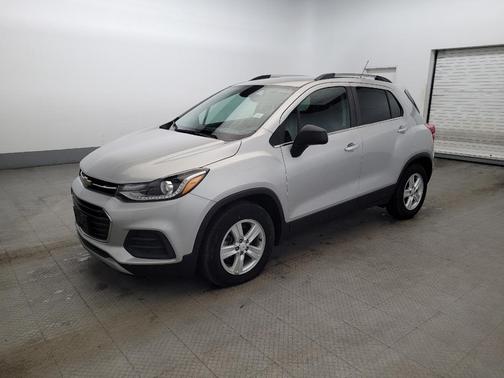 Silver Ice Metallic 2020 Chevrolet Trax LT