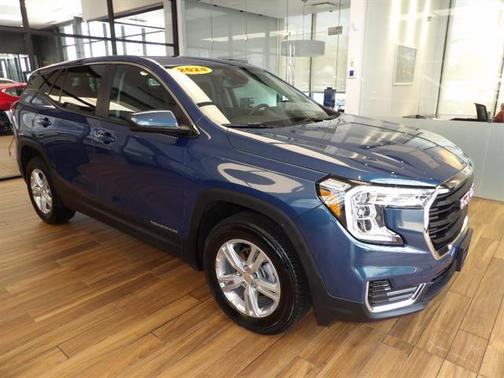Metallic 2024 GMC Terrain SLE