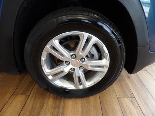 Metallic 2024 GMC Terrain SLE