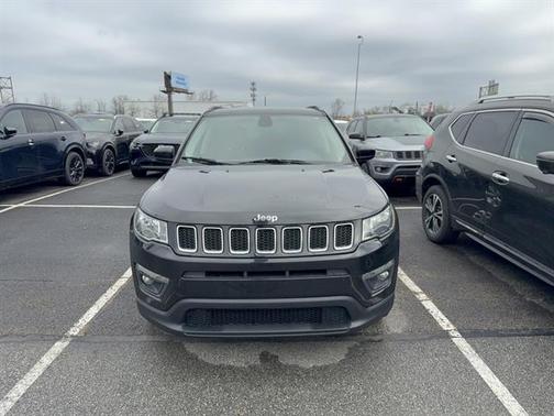 Diamond Black 2018 Jeep Compass Latitude