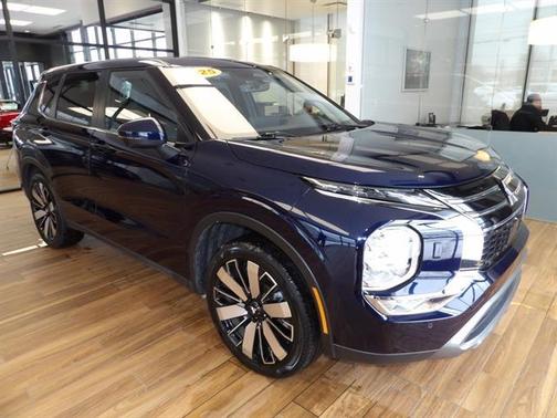 2025 Mitsubishi Outlander SE