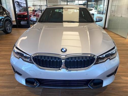 Photo 5 of 32 of 2020 BMW 330 i xDrive