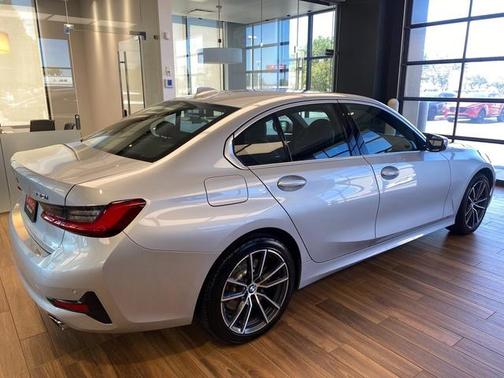 Photo 3 of 32 of 2020 BMW 330 i xDrive