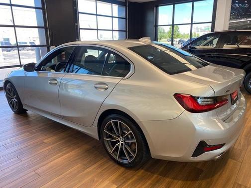 Photo 2 of 32 of 2020 BMW 330 i xDrive