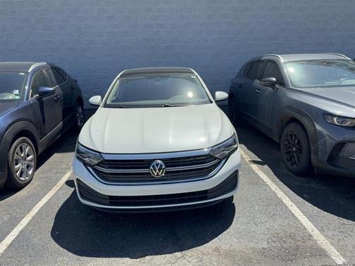 Opal White Pearl Effect 2024 Volkswagen Jetta 1.5T SE
