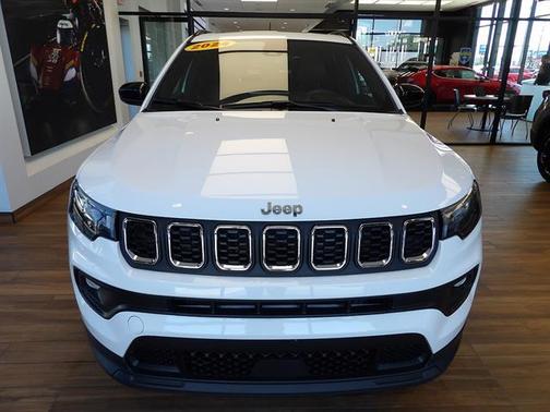 Bright White Clearcoat 2024 Jeep Compass Latitude Lux