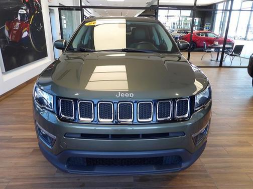 Olive Green Pearl 2018 Jeep Compass Latitude