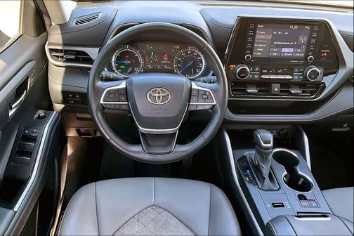 2022 Toyota Highlander Hybrid XLE