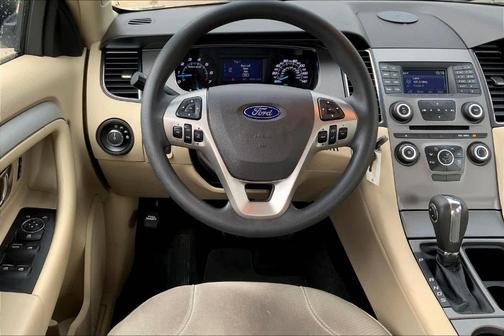 2018 Ford Taurus SE