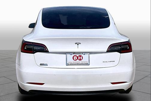 Pearl White Multi-Coat 2022 Tesla Model 3 Long Range