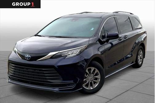 2023 Toyota Sienna LE