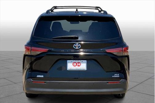 2022 Toyota Sienna XLE 8 Passenger