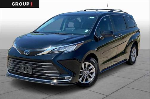 2022 Toyota Sienna XLE 8 Passenger