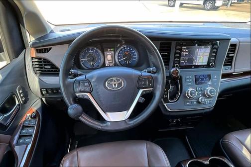 Midnight Black Metallic 2018 Toyota Sienna Limited Premium