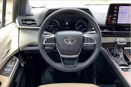 2023 Toyota Sienna XLE 8 Passenger