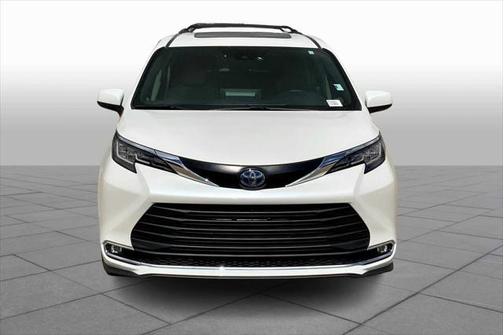2023 Toyota Sienna XLE 8 Passenger