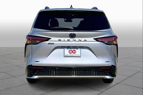 2025 Toyota Sienna XSE 7 Passenger