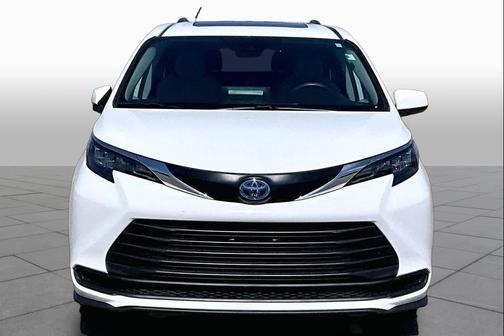 Ice Cap 2024 Toyota Sienna LE
