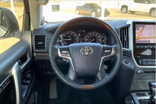 2017 Toyota Land Cruiser Base
