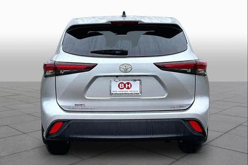 Celestial Silver Metallic 2024 Toyota Highlander LE
