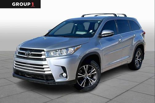 Celestial Silver Metallic 2017 Toyota Highlander LE Plus